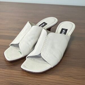Vaneli‎ Women's Bone Leather Mules Sz 8.5N